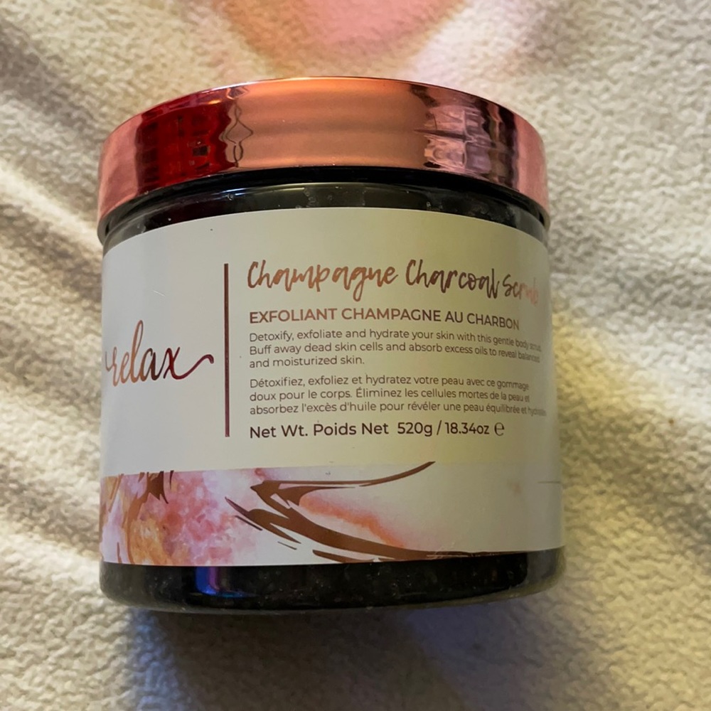 Manna Kadar Champagne Charcoal Scrub